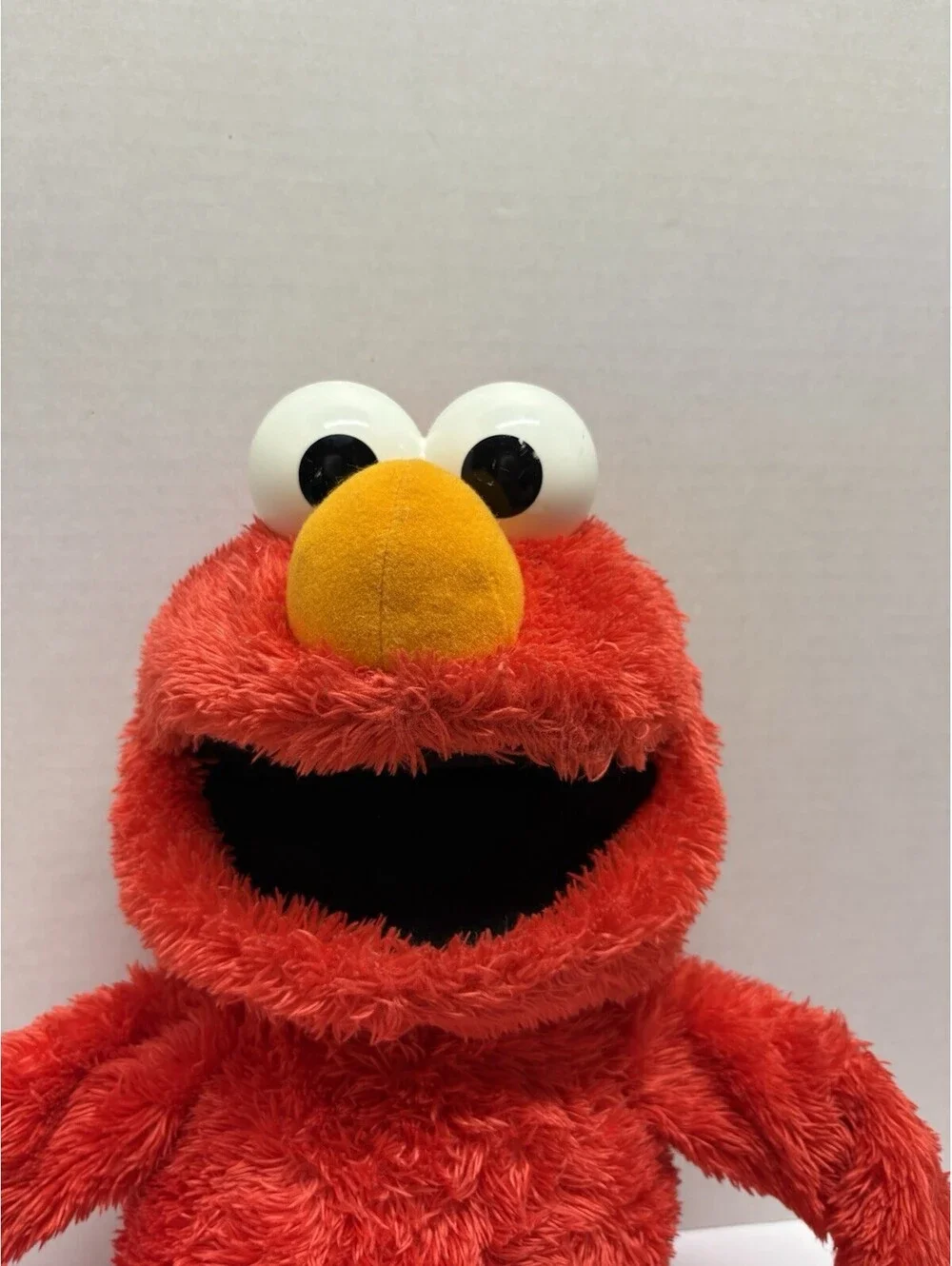Hugging 2012 Sesame Street Elmo 22” Plush Talks/Sings Arms And Mouth Move